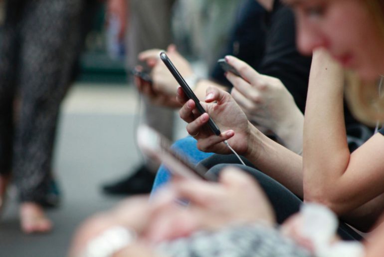smartphone users messaging